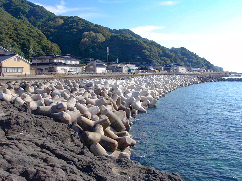 月山第二トンネル天井板撤去ほか工事(H25)